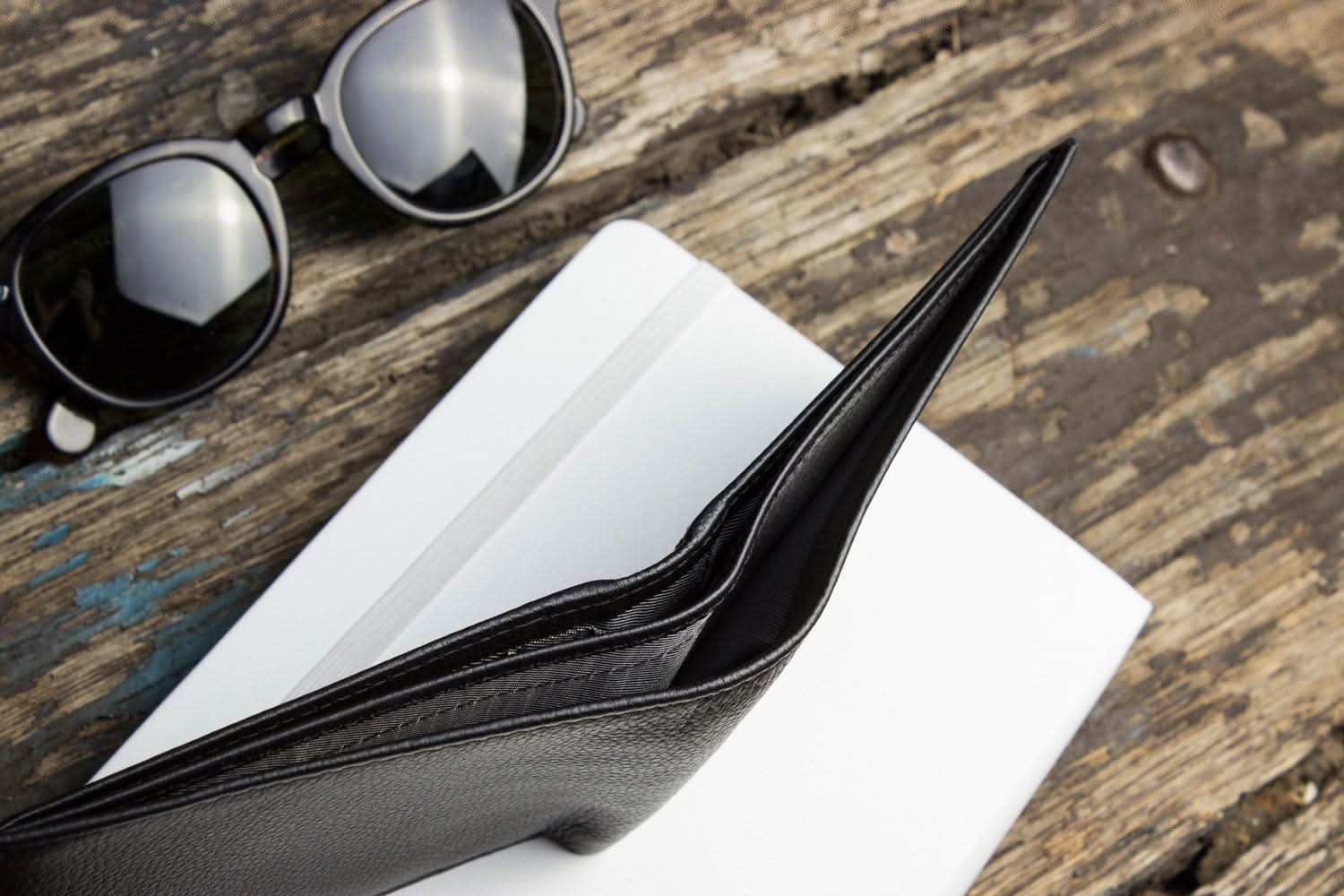 Cowhide Bifold Wallet with ID Window - Zhoras333 US