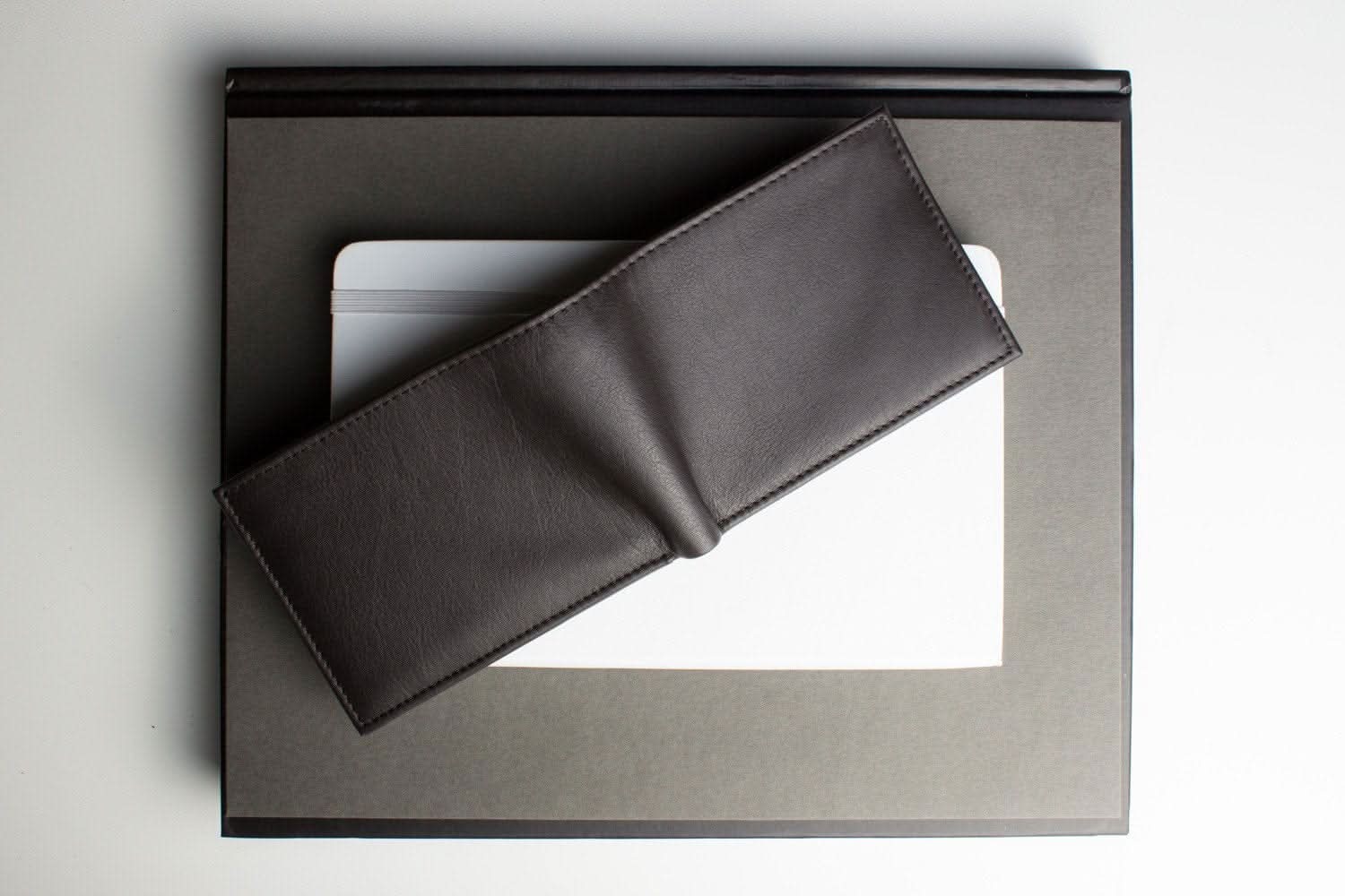 Cowhide Bifold Wallet with ID Window - Zhoras333 US