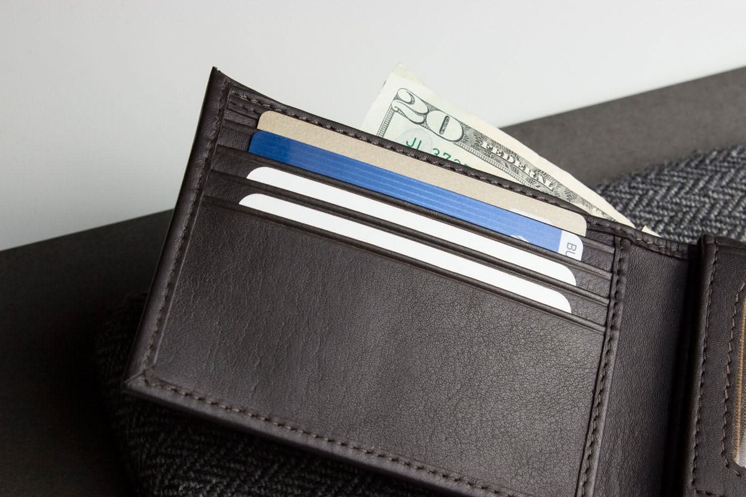 Cowhide Bifold Wallet with ID Window - Zhoras333 US
